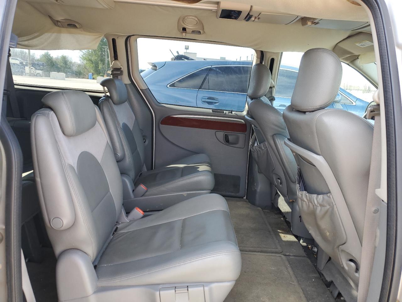 2005 Chrysler Town & Country Limited VIN: 2C8GP64L85R548079 Lot: 45838524