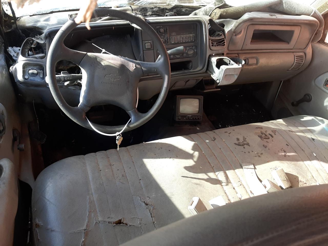 2000 Chevrolet Gmt-400 C3500 VIN: 1GBHC33J1YF505297 Lot: 46431404