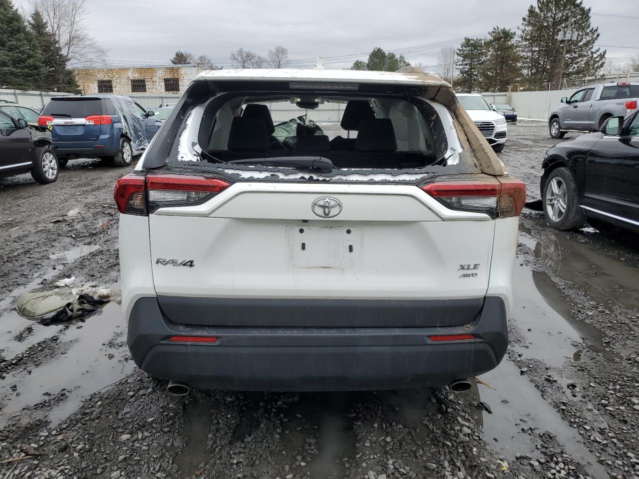 2022 Toyota RAV 4 - Image 6