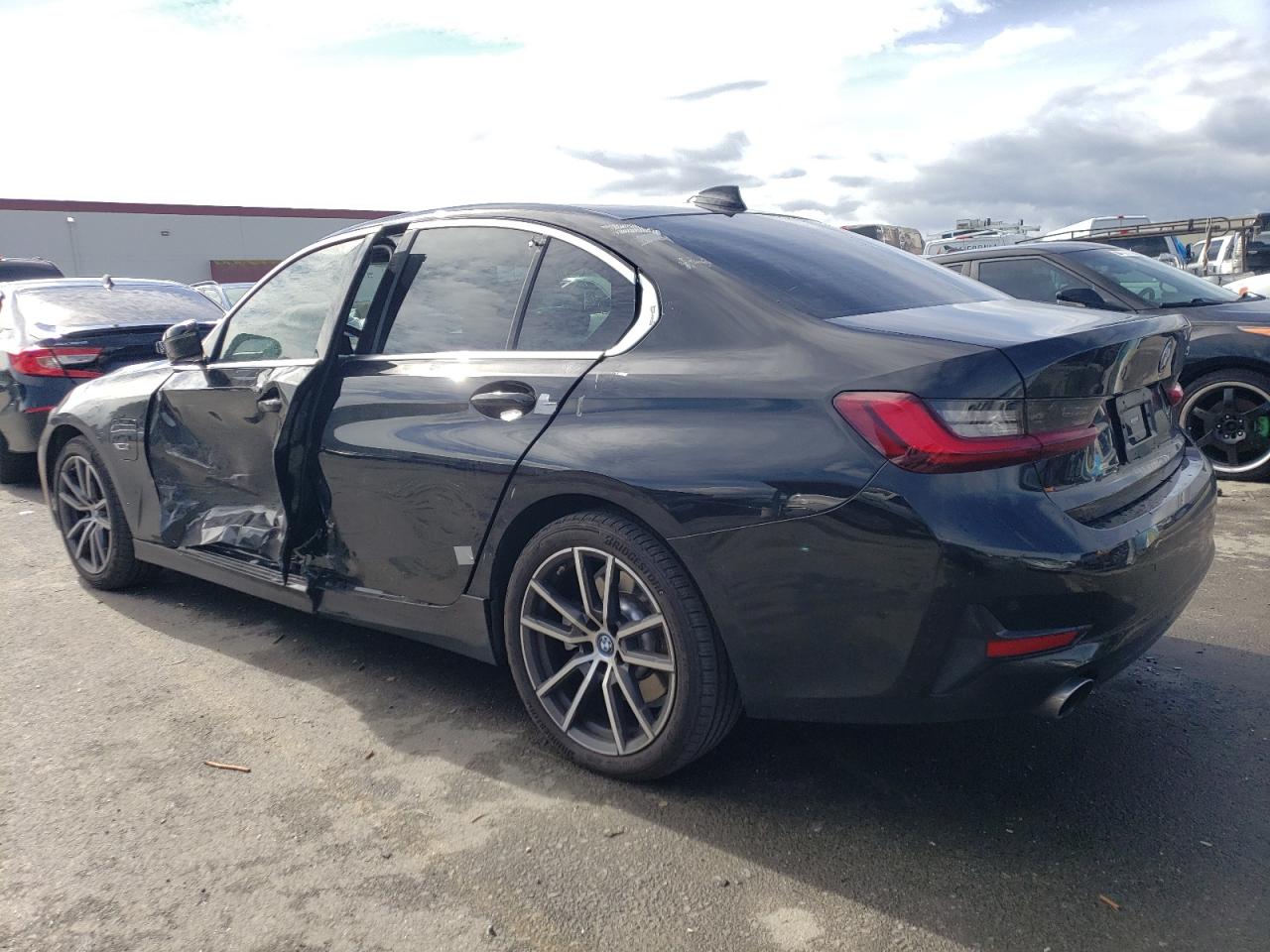 3MW5P7J02N8C63304 2022 BMW 330E