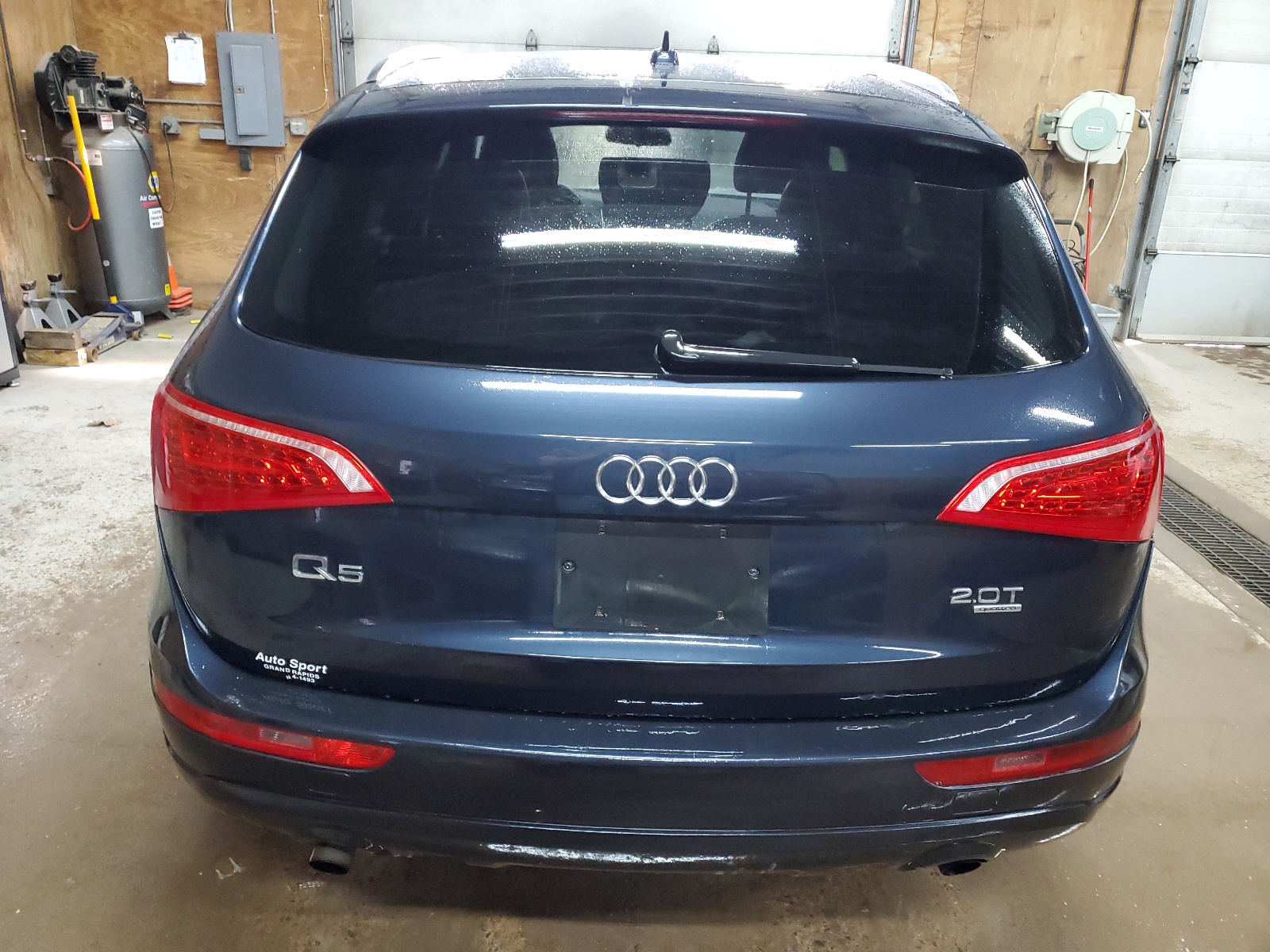 WA1CFAFP4CA079560 2012 Audi Q5 Premium