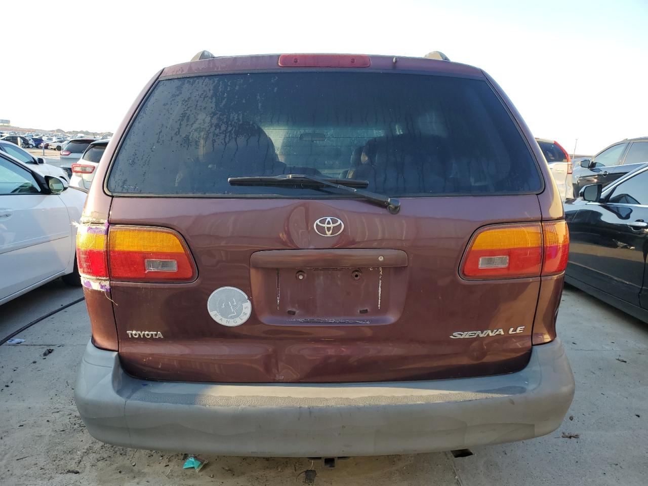 1998 Toyota Sienna Le VIN: 4T3ZF13C4WU040863 Lot: 46961274