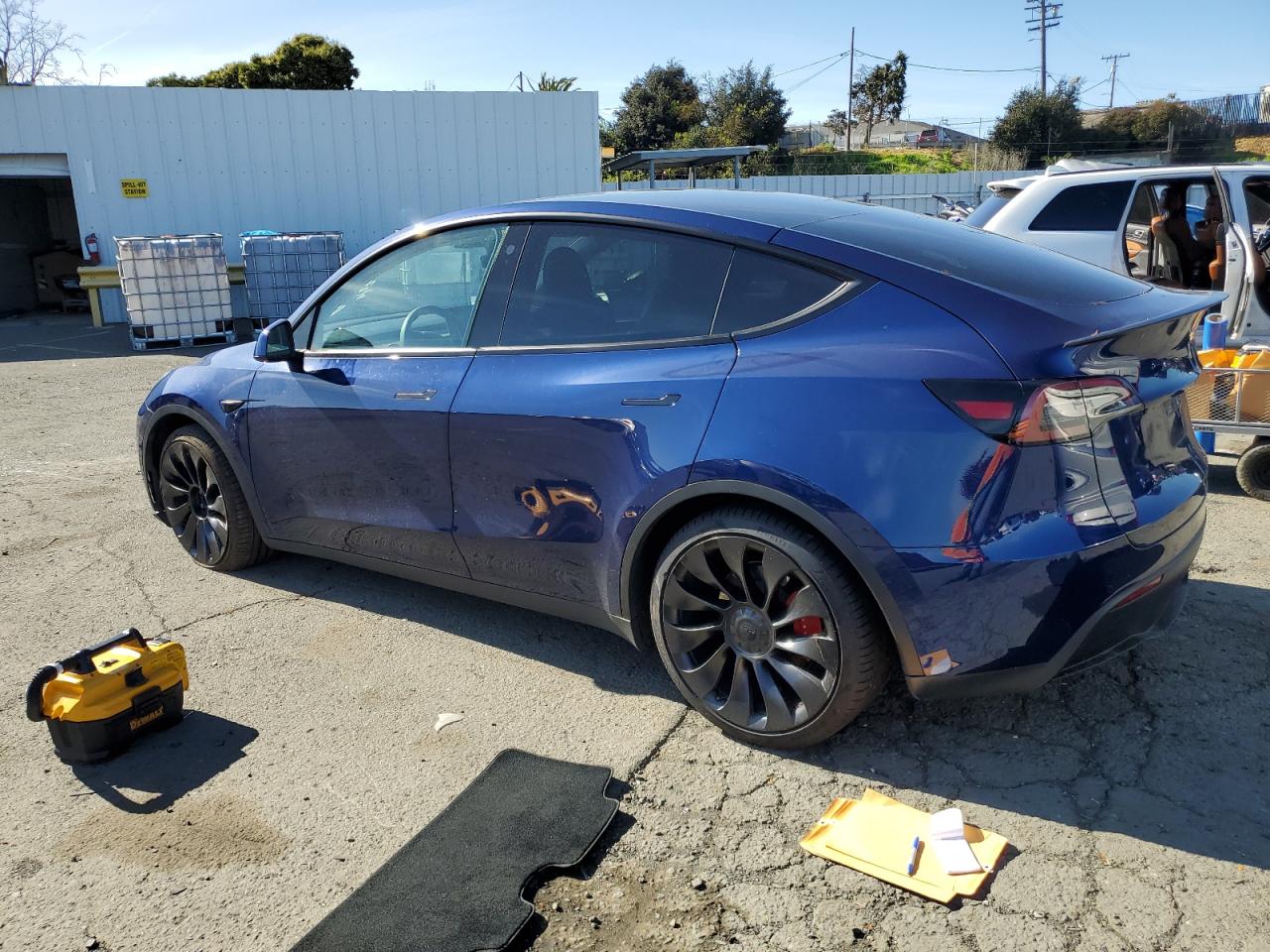 2022 Tesla Model Y VIN: 7SAYGDEF5NF575709 Lot: 46235694