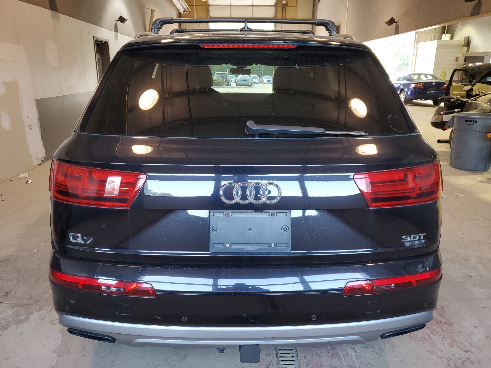 2017 Audi Q7 Premium Plus vin: WA1LAAF77HD035248