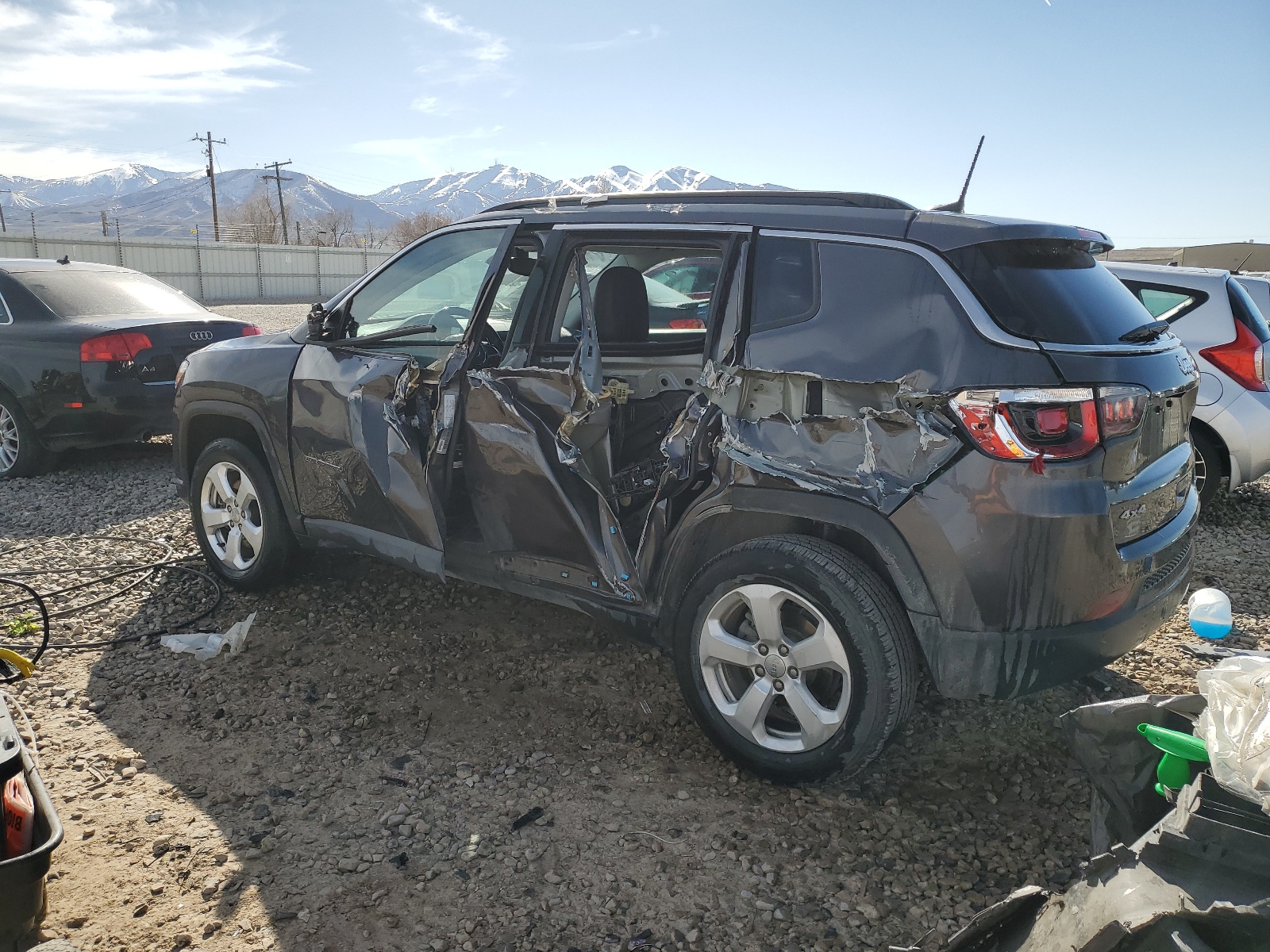 2020 Jeep Compass Latitude vin: 3C4NJDBBXLT117391