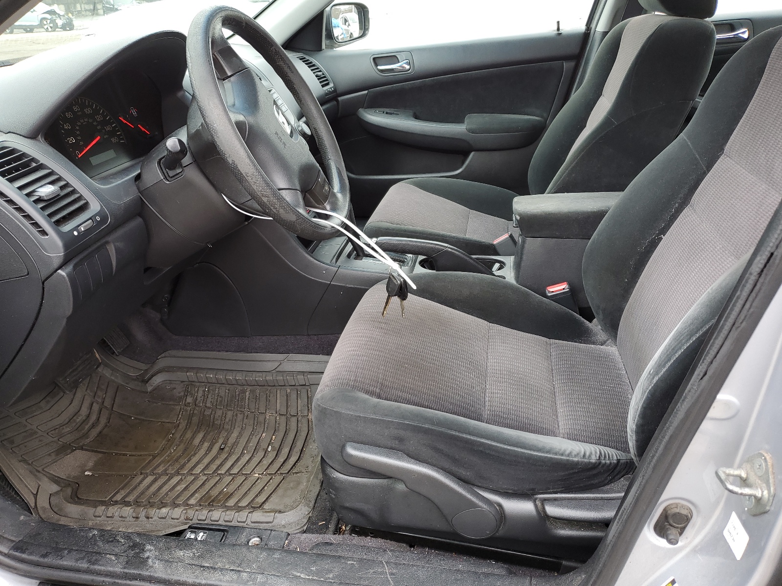 1HGCM56324A170118 2004 Honda Accord Lx