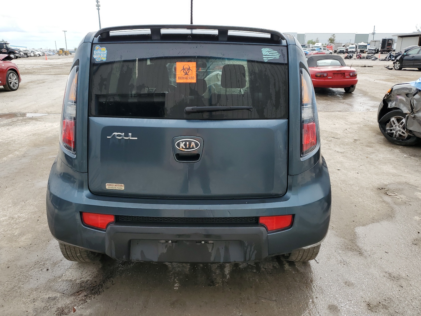 KNDJT2A21B7239767 2011 Kia Soul +