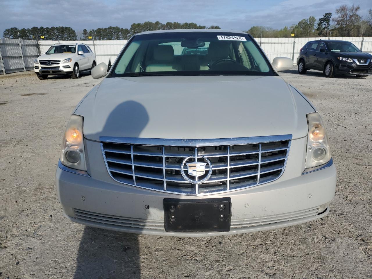 2008 Cadillac Dts VIN: 1G6KD57Y18U145769 Lot: 47854924