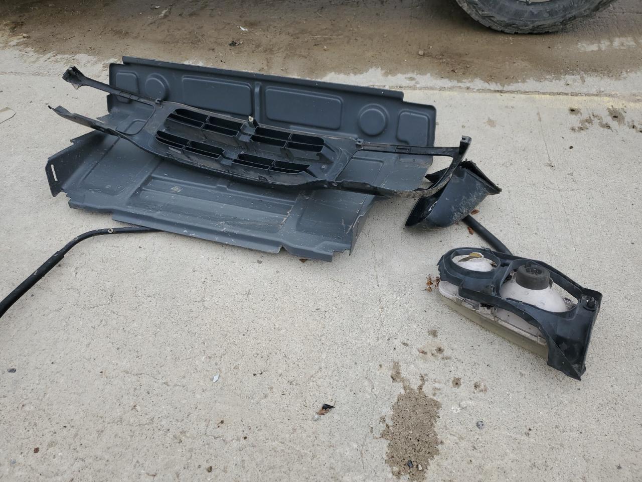 2001 Chevrolet Tracker VIN: 2CNBE18CX16932158 Lot: 47114504