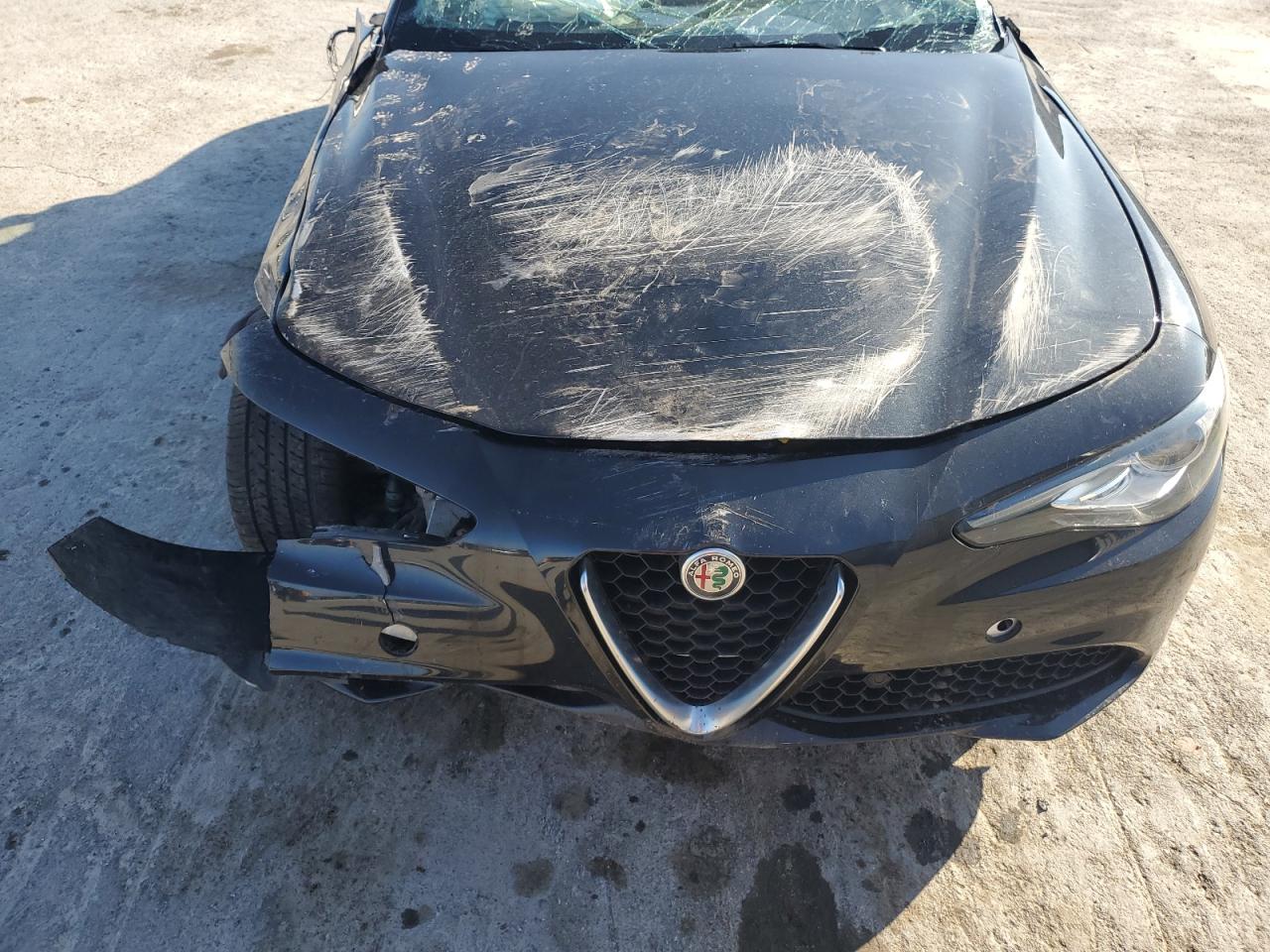 2020 Alfa Romeo Giulia - Image 11