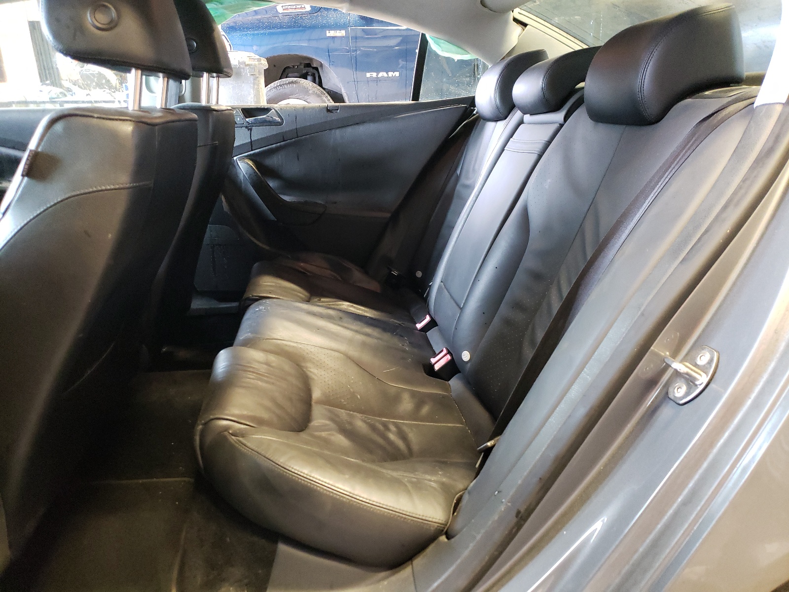 WVWEK73C98P044757 2008 Volkswagen Passat Lux