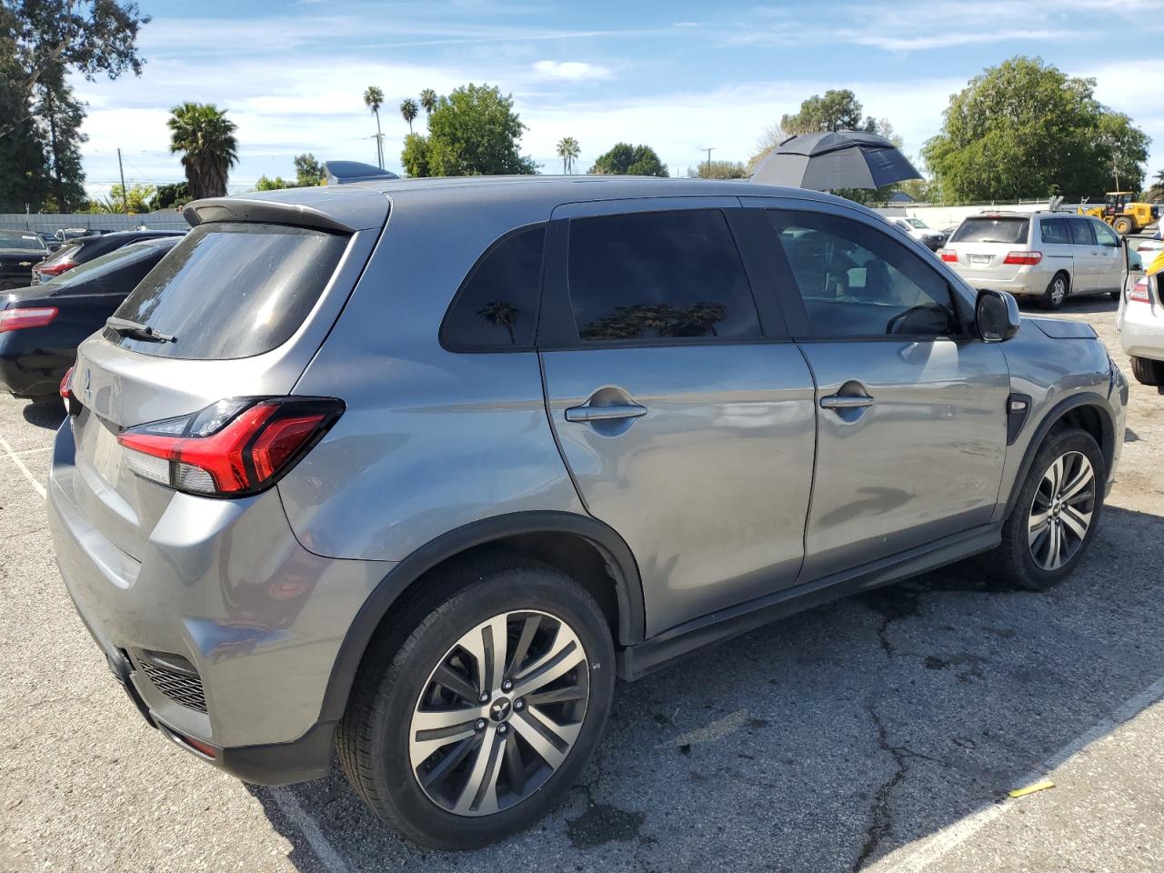2020 Mitsubishi Outlander - Image 3