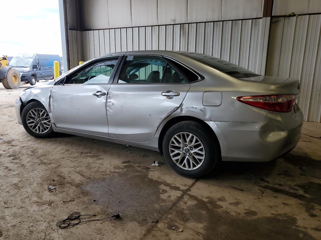 4T1BF1FK7HU385238 2017 TOYOTA CAMRY - Image 2