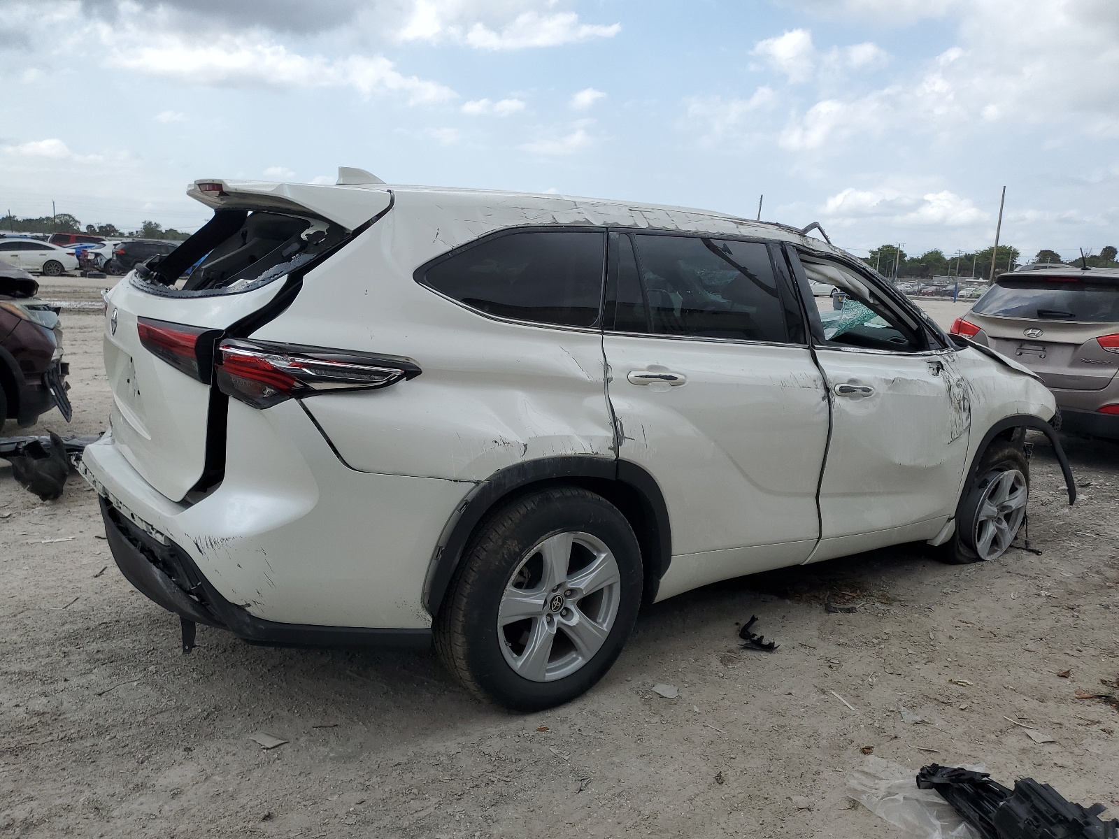 2021 Toyota Highlander L vin: 5TDCZRAH8MS520560