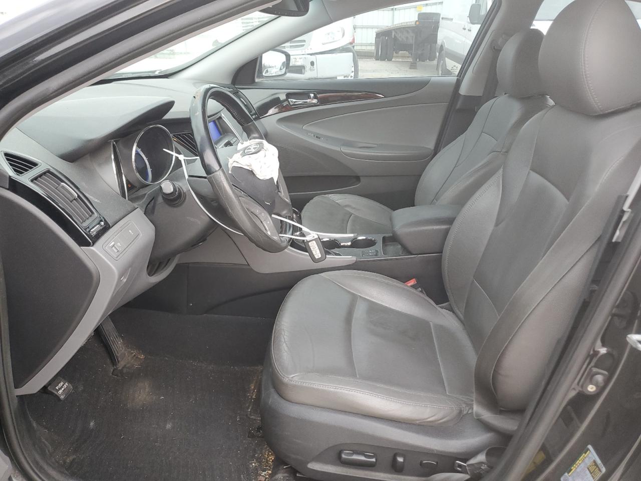 5NPEC4ACXBH010974 2011 Hyundai Sonata Se