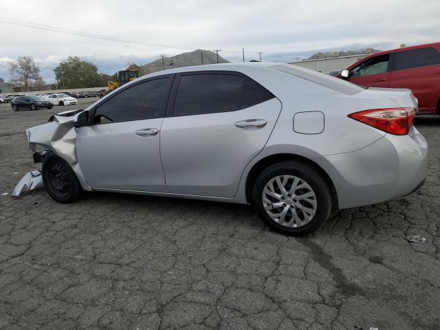 Седани TOYOTA COROLLA 2017 Сріблястий