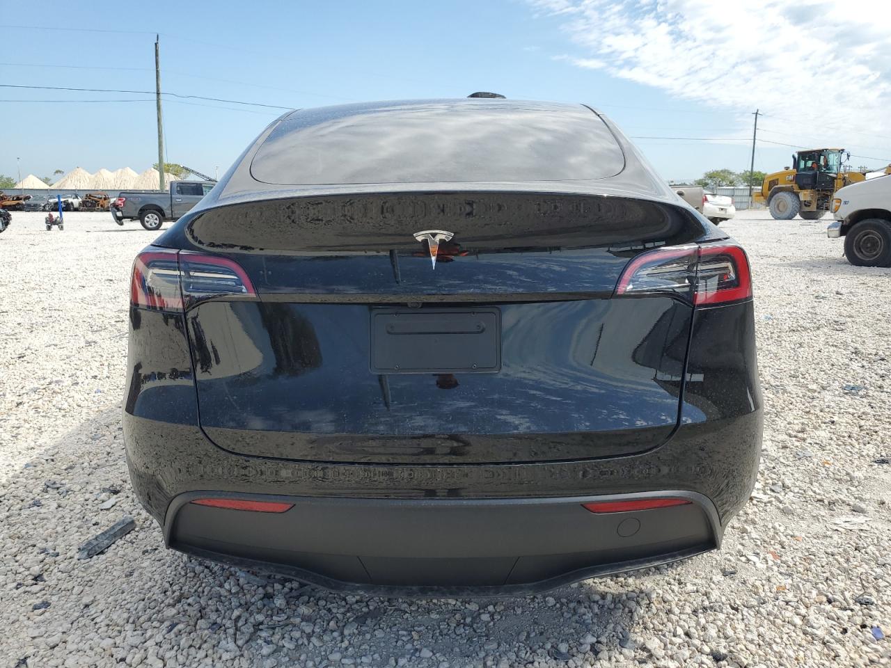 2024 Tesla Model Y VIN: 7SAYGDED5RF009277 Lot: 47420554