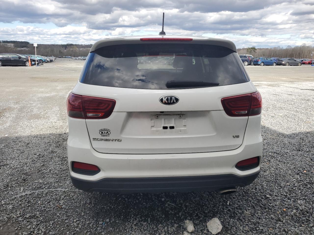 5XYPGDA53KG568915 2019 Kia Sorento Lx