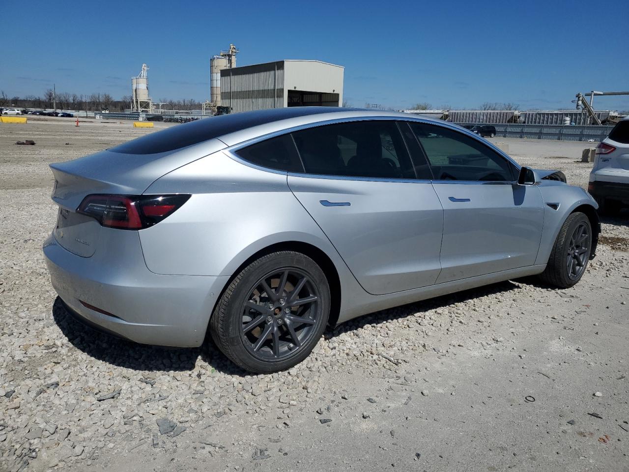 5YJ3E1EB6JF112819 2018 Tesla Model 3