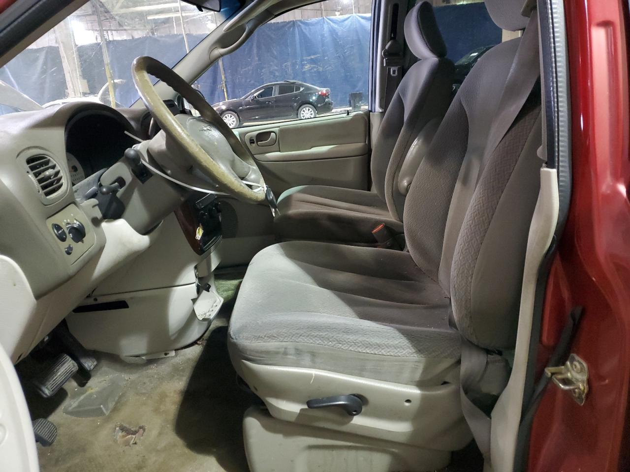 2005 Chrysler Town & Country Lx VIN: 2C4GP44R55R151844 Lot: 46415654