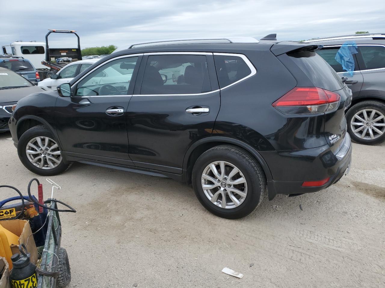 2017 Nissan Rogue - Image 2