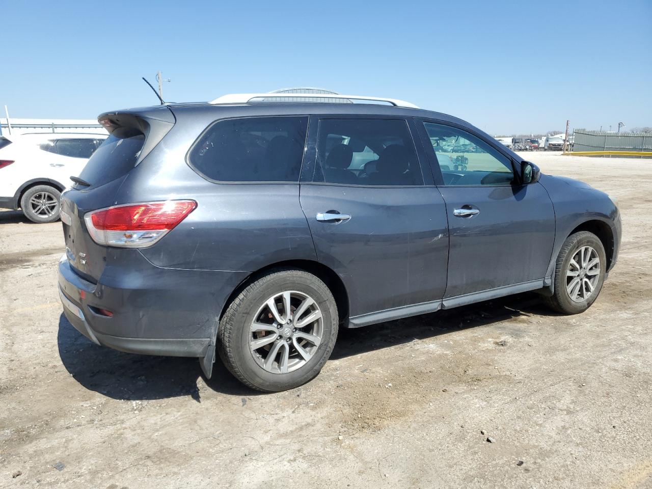 2013 Nissan Pathfinder - Image 3