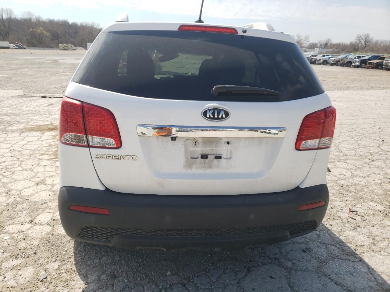 5XYKTDA15BG179504 2011 Kia Sorento Base