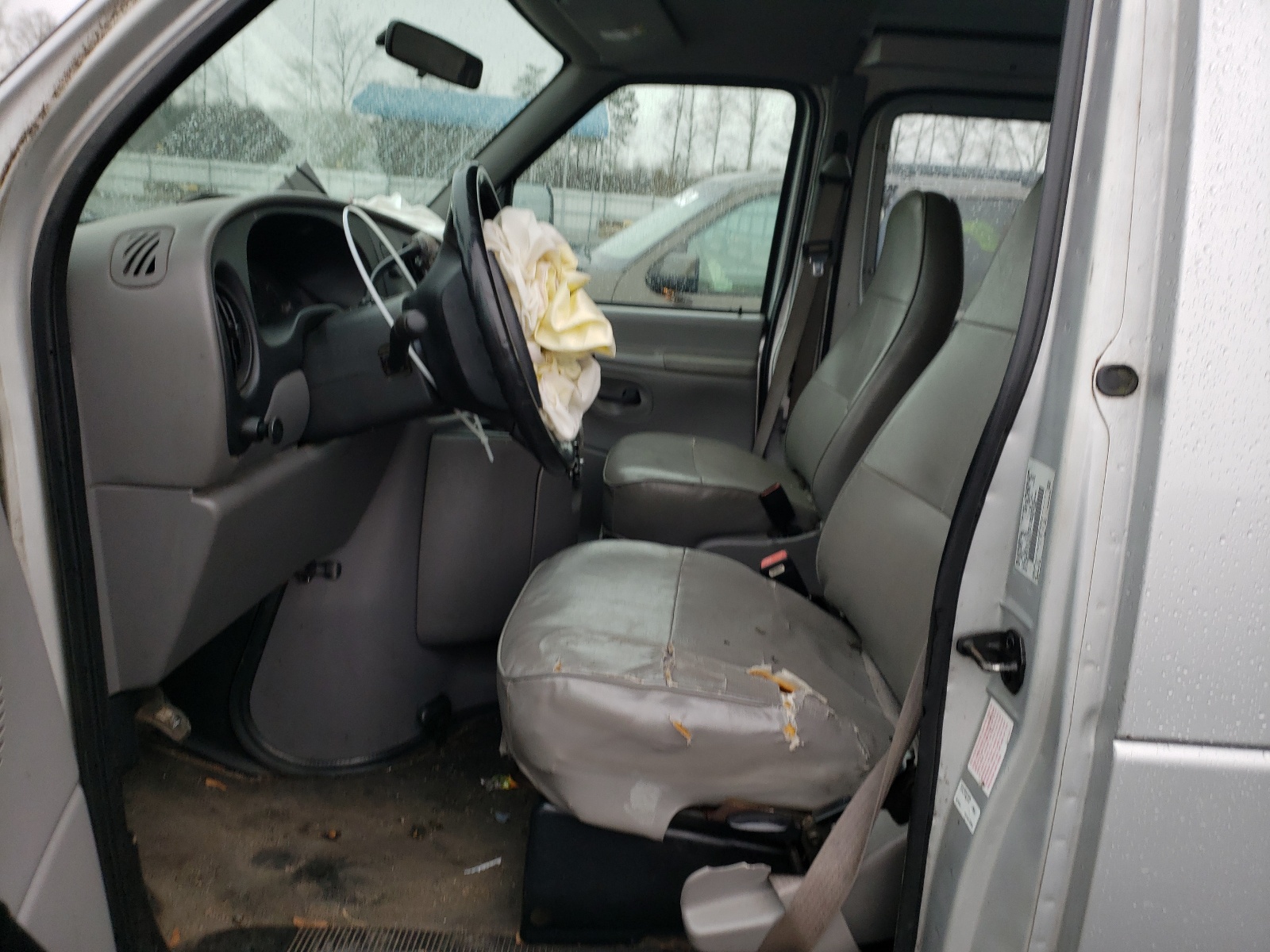 1FTRE1428WHB92112 1998 Ford Econoline E150 Van