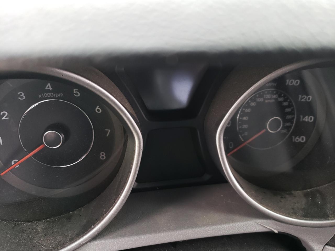 2016 Hyundai Elantra - Image 9