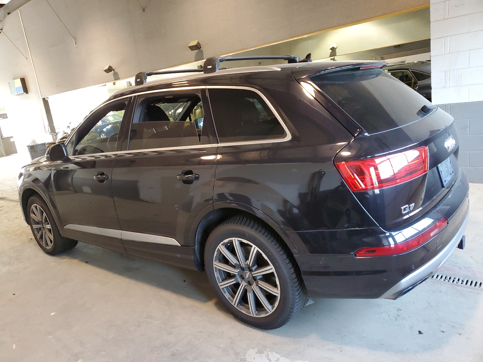 2017 Audi Q7 Premium Plus vin: WA1LAAF77HD035248