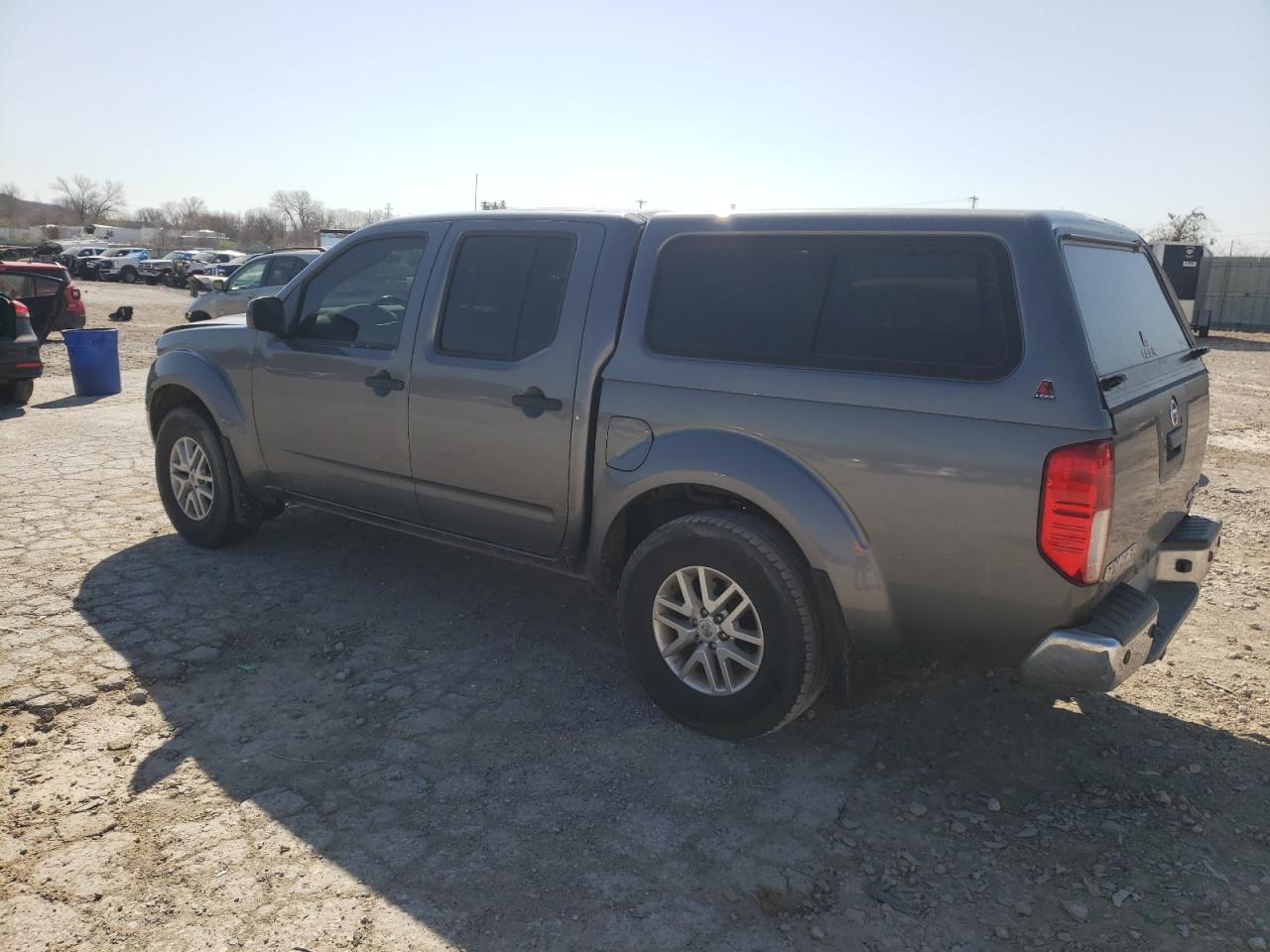 1N6DD0EV2HN761165 2017 NISSAN NAVARA - Image 2