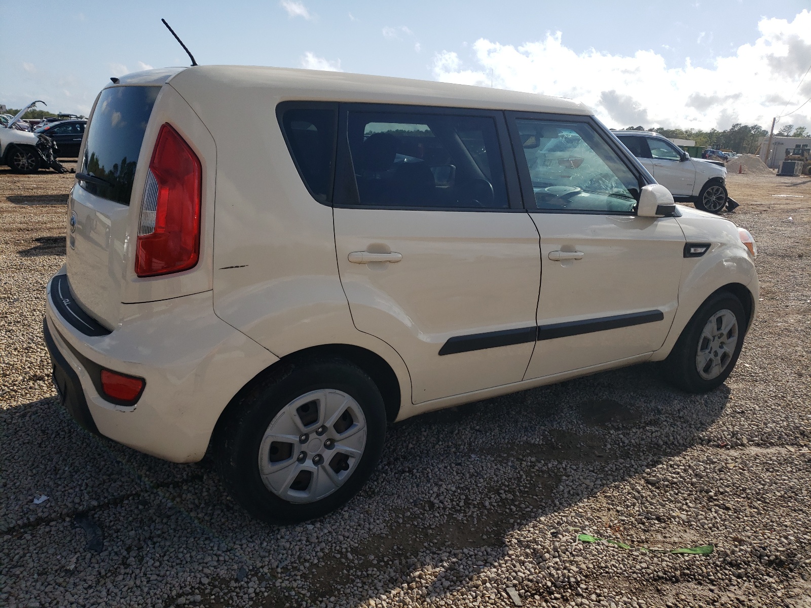 2013 Kia Soul vin: KNDJT2A56D7583057