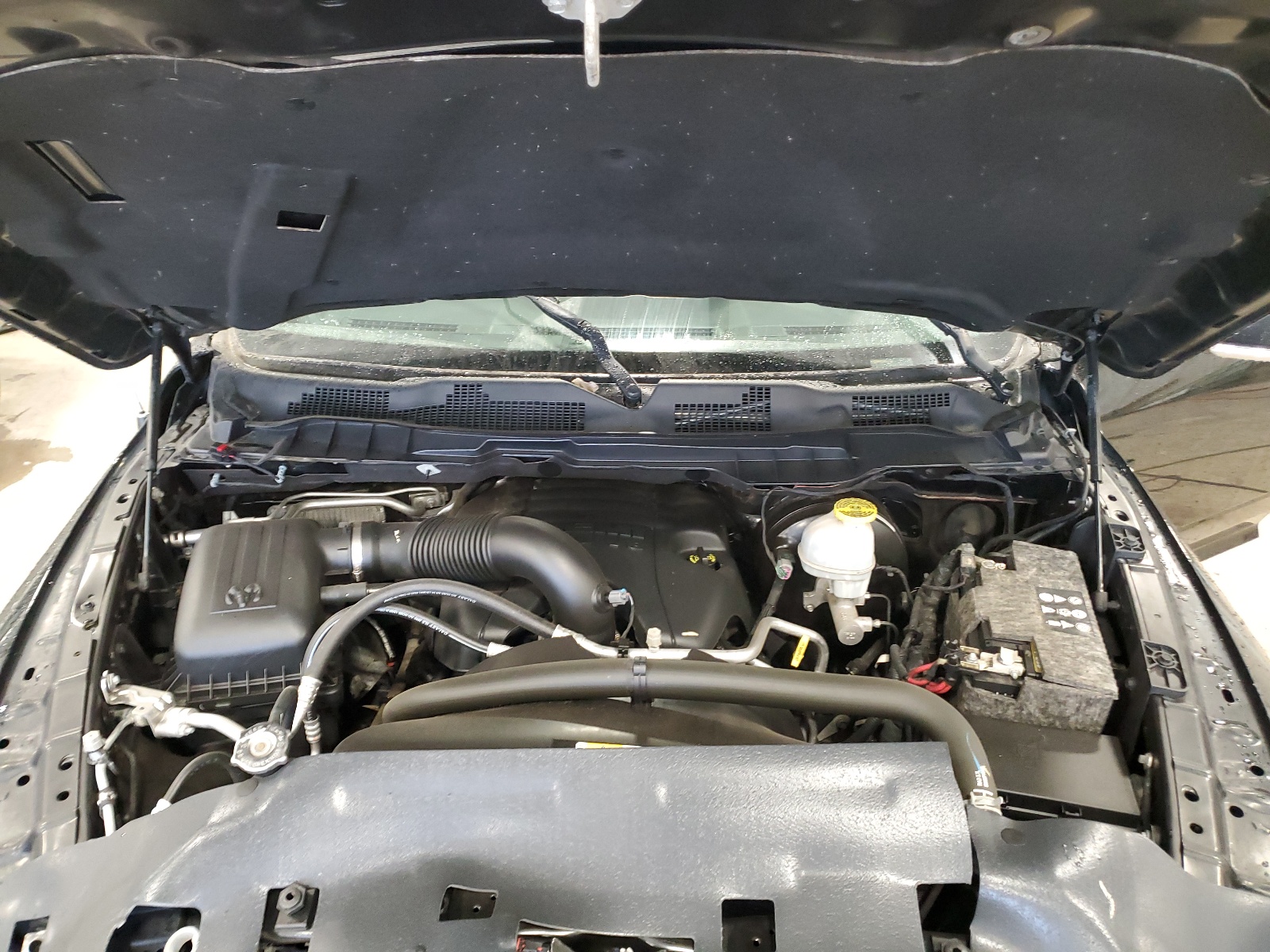 1C6RR7MT4JS241955 2018 Ram 1500 Sport