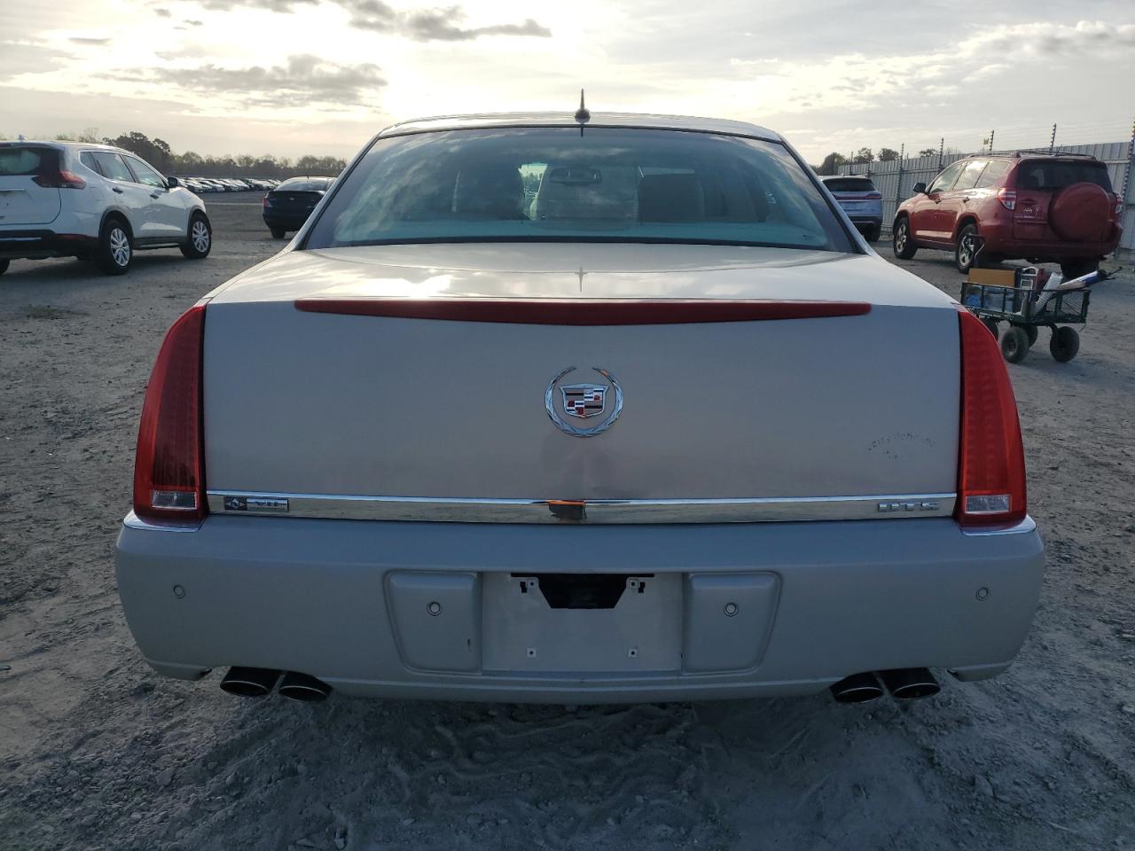 2008 Cadillac Dts VIN: 1G6KD57Y18U145769 Lot: 47854924