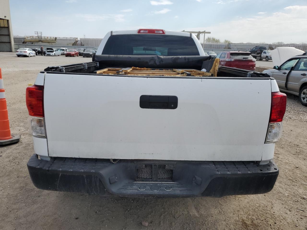 5TFRM5F17BX031460 2011 Toyota Tundra Double Cab Sr5