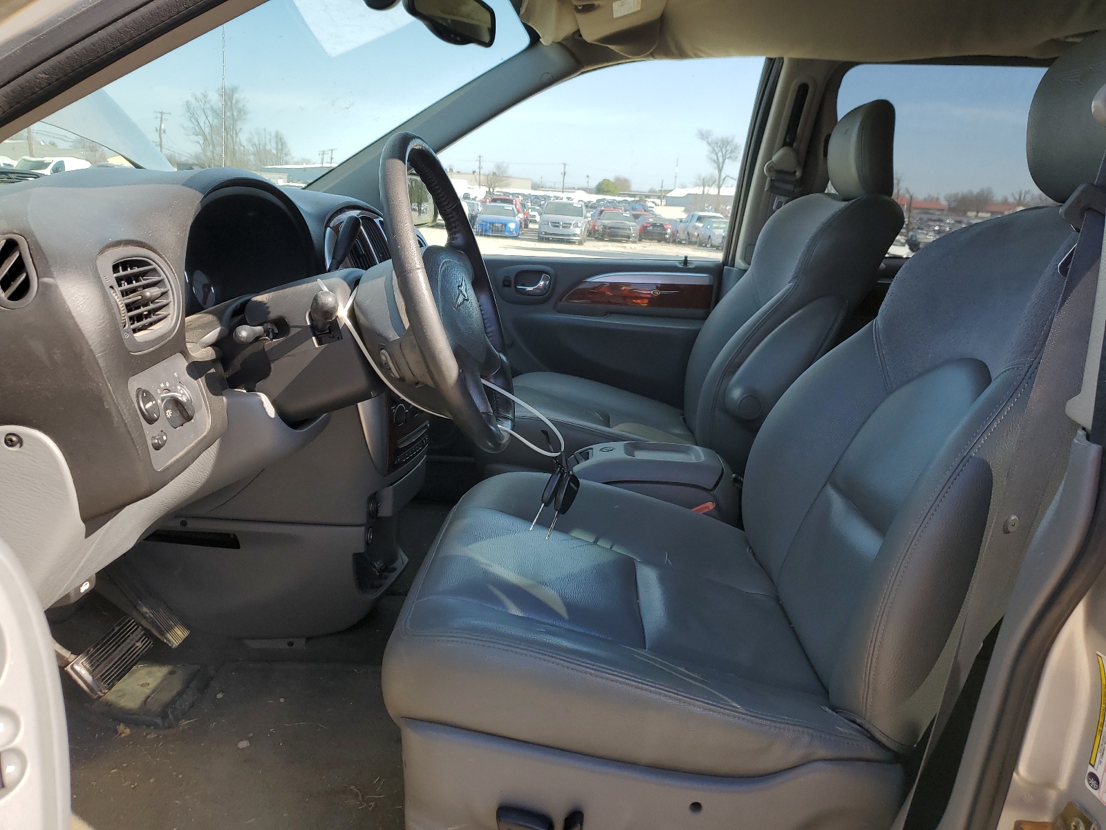 2C8GP64L85R548079 2005 Chrysler Town & Country Limited