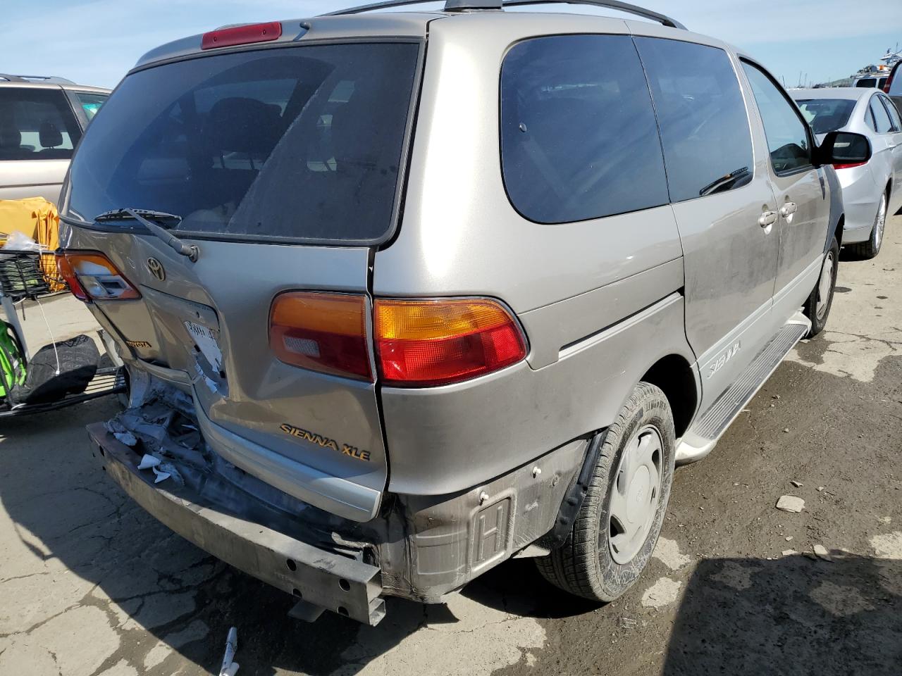 2000 Toyota Sienna - Image 3