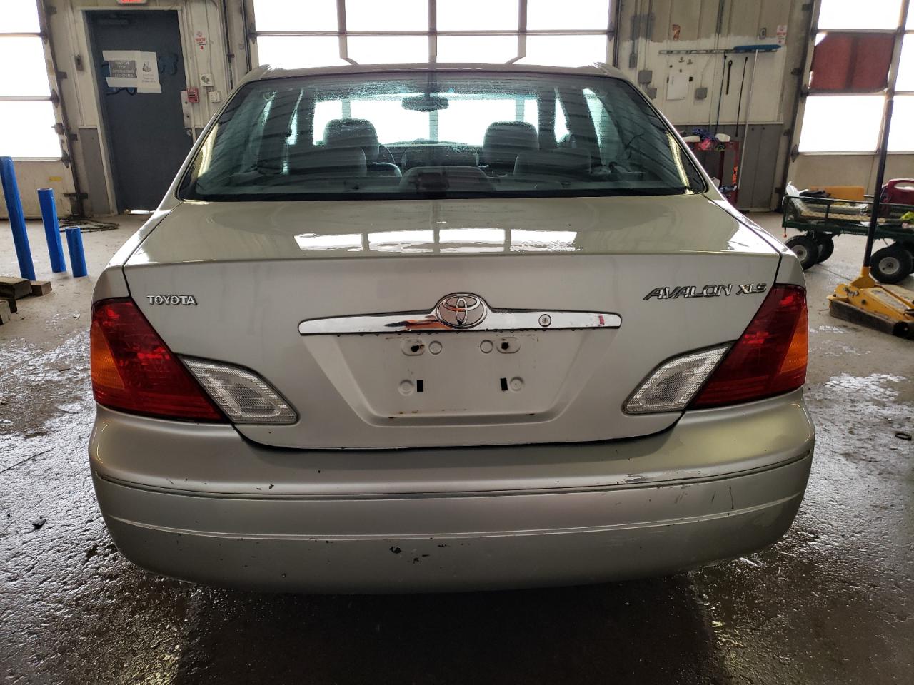 2001 Toyota Avalon - Image 6