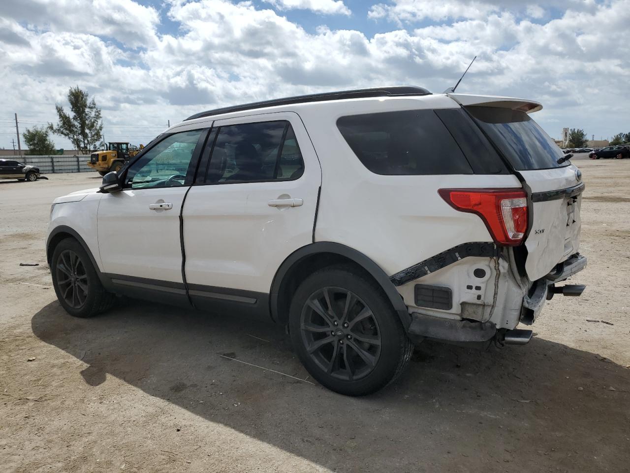 VIN 1FM5K7D80JGA52113 2018 FORD EXPLORER no.2