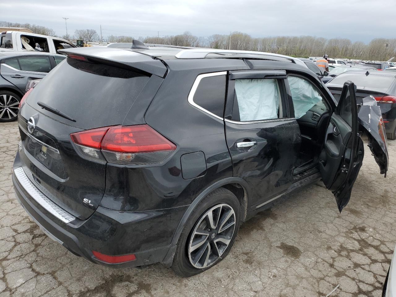 JN8AT2MTXJW487173 NISSAN ROGUE 2018