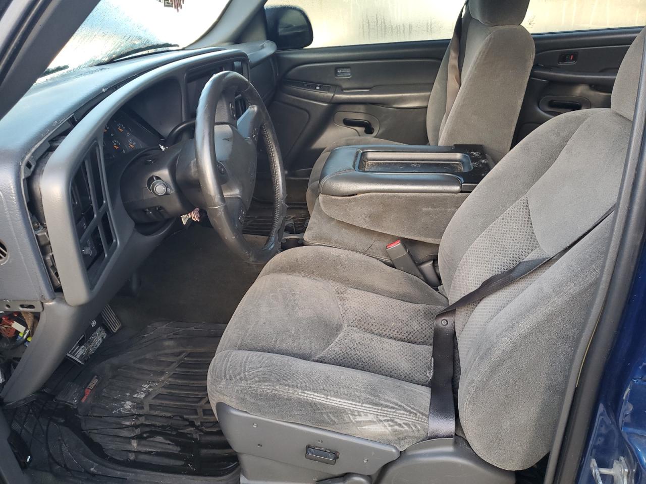 2004 Chevrolet Silverado - Image 7