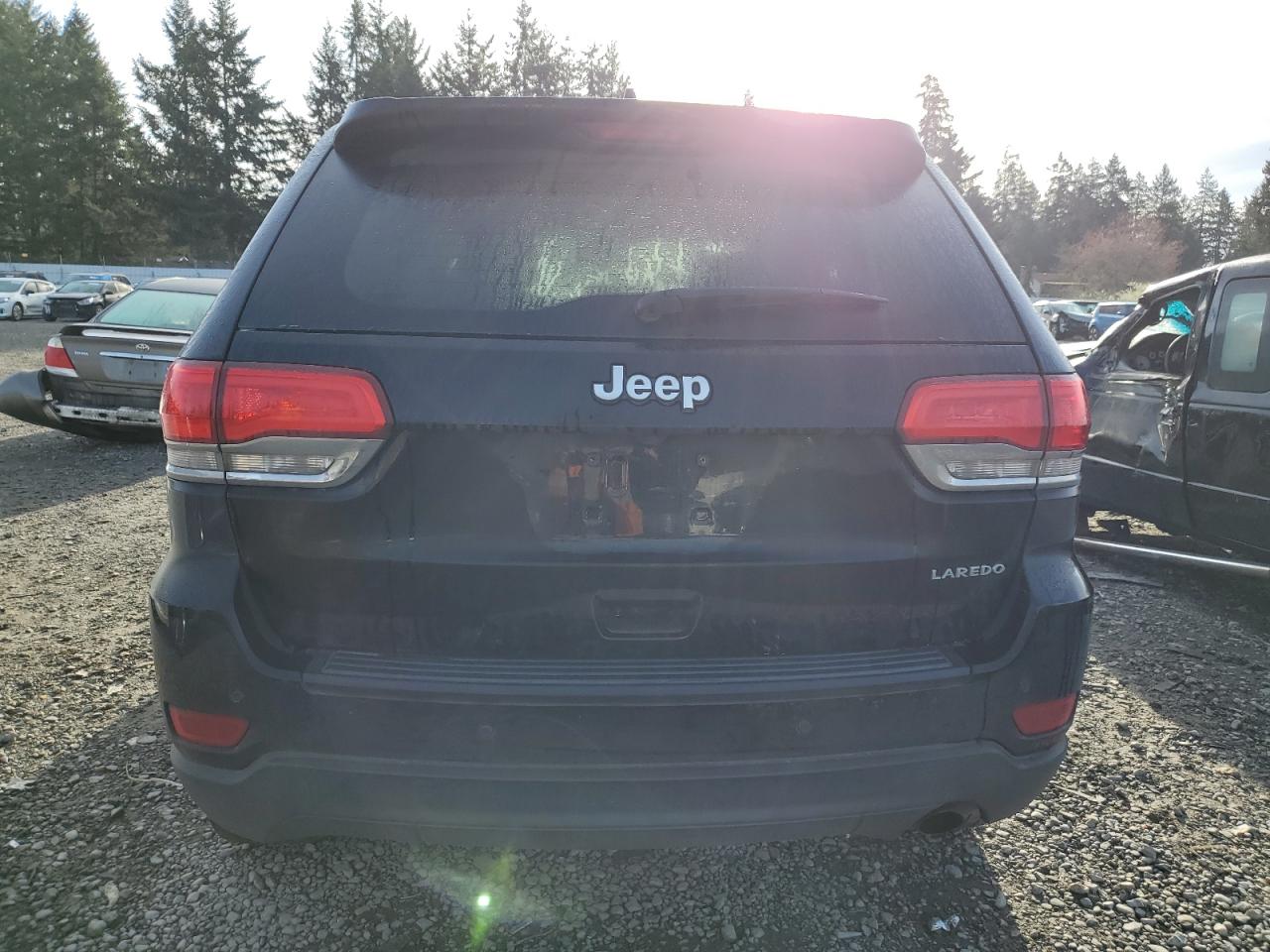 1C4RJEAG0HC902946 2017 Jeep Grand Cherokee Laredo