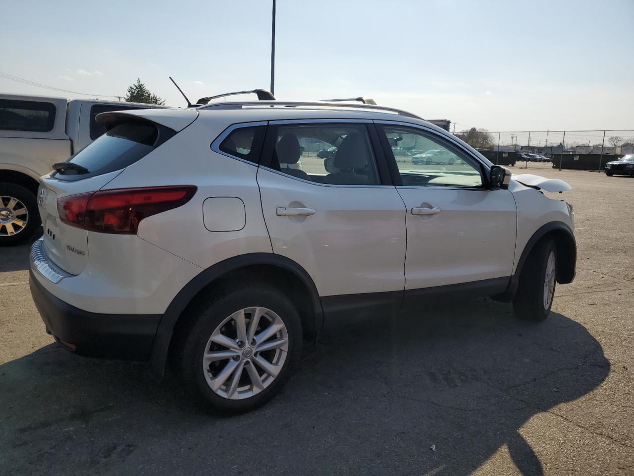 JN1BJ1CR9JW208515 2018 Nissan Rogue Sport S