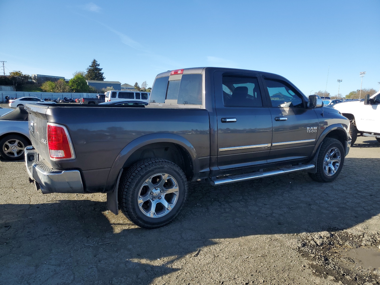 2015 Ram 1500 Laramie vin: 1C6RR7NM5FS555743