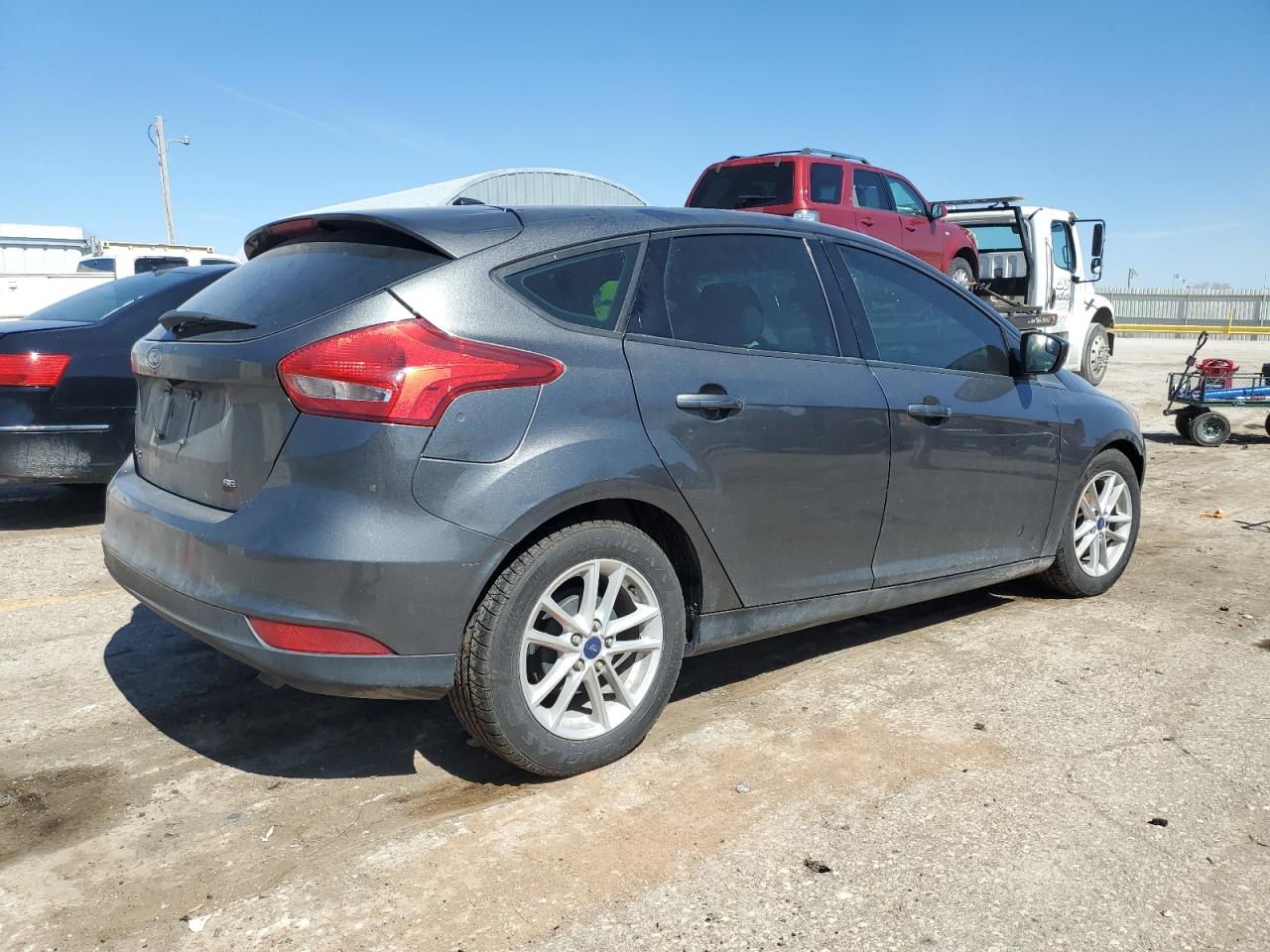 VIN 1FADP3K20JL256285 2018 FORD FOCUS no.3