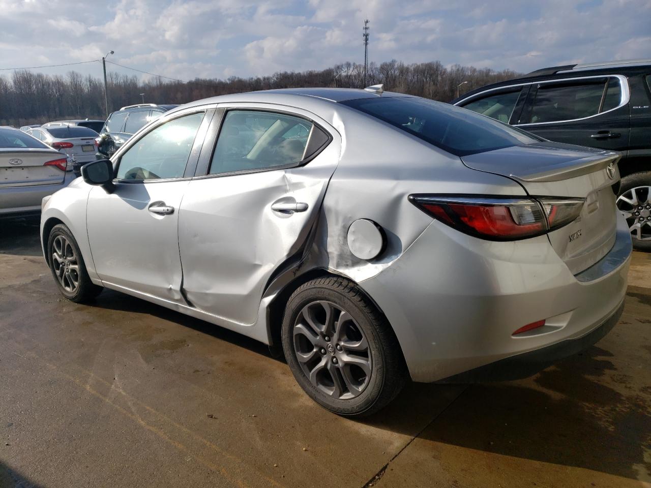 3MYDLBYV8KY521837 2019 Toyota Yaris L