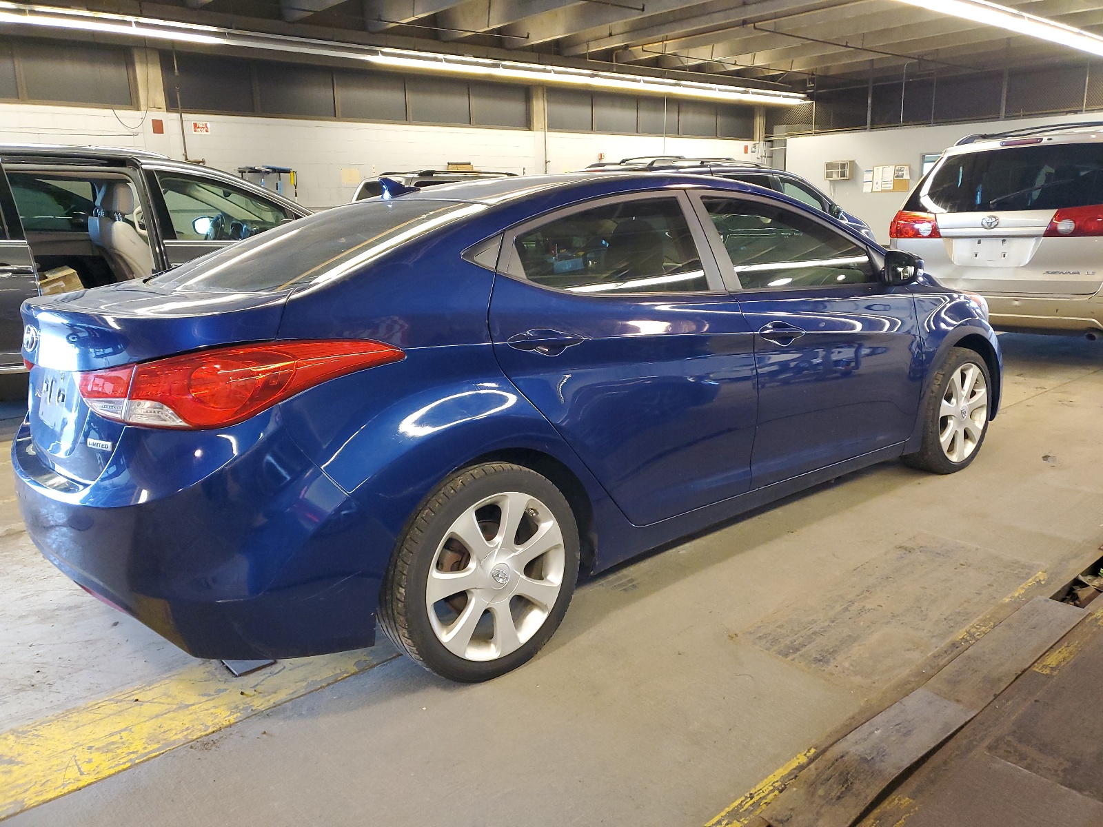 2013 Hyundai Elantra Gls vin: KMHDH4AE5DU711067