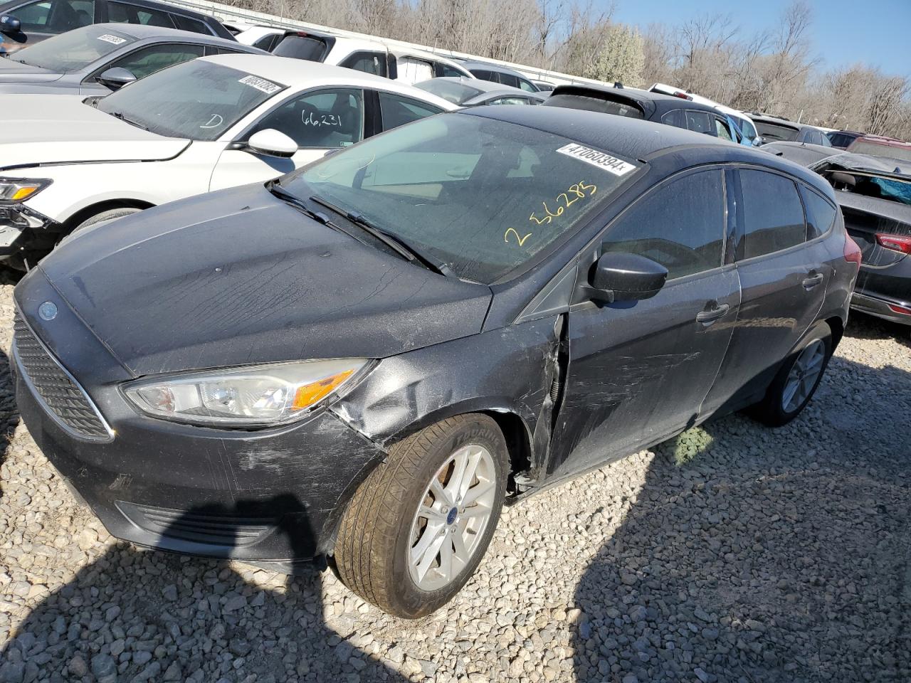 VIN 1FADP3K20JL256285 2018 FORD FOCUS no.1