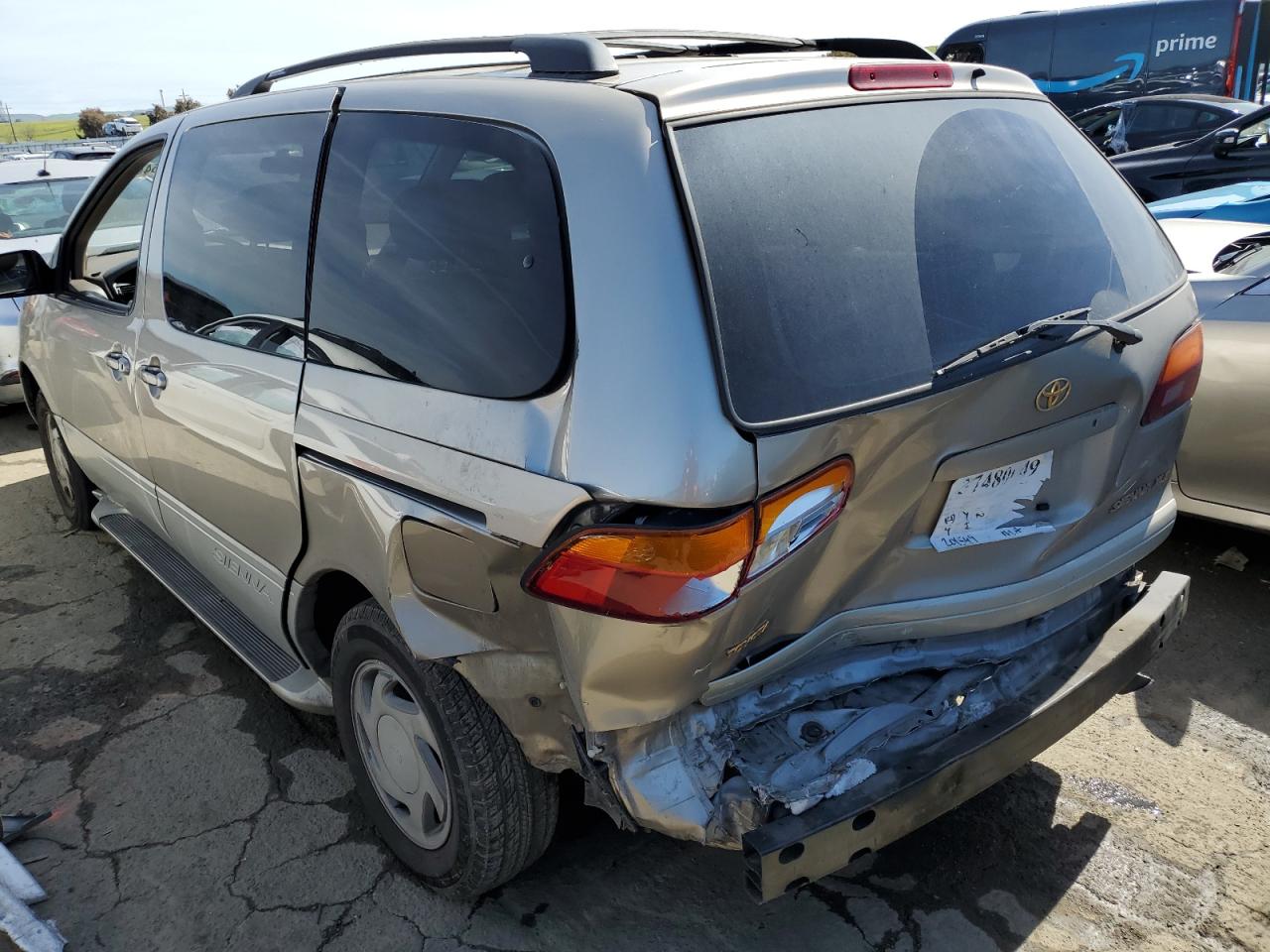 2000 Toyota Sienna - Image 2