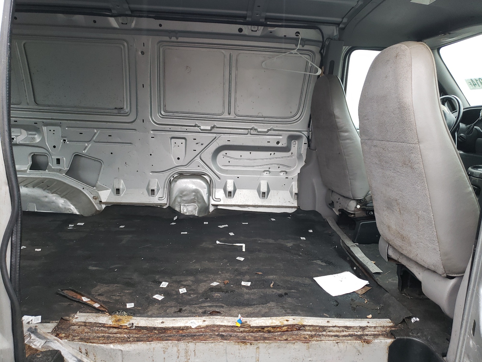 1FTRE1428WHB92112 1998 Ford Econoline E150 Van